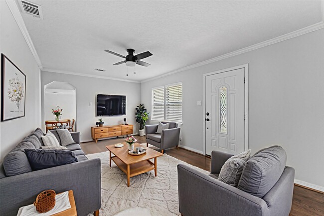 Photo - 2024 Jean St