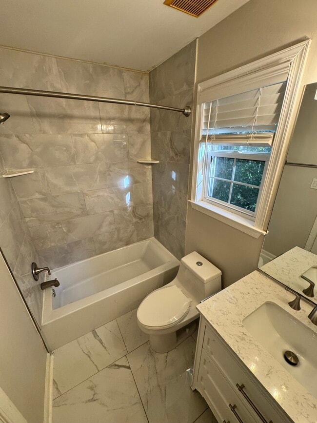 Photo - 104 Hamlin Dr