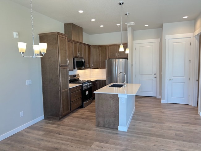 Photo - 844 Schlagel St