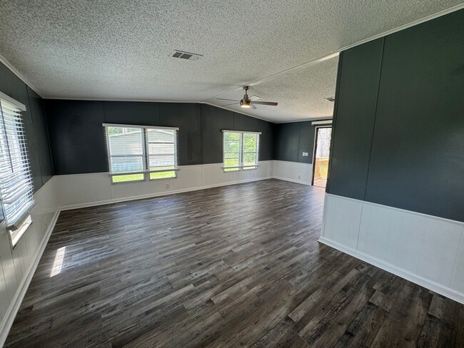 Photo - 604 NE Craven St