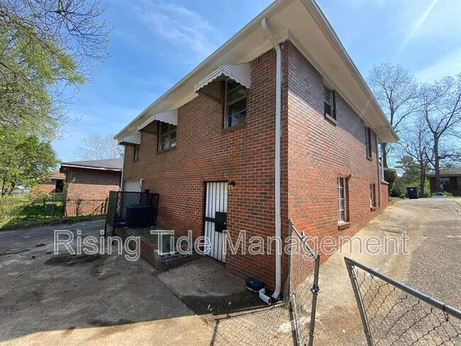 Photo - 1536 18th Pl SW