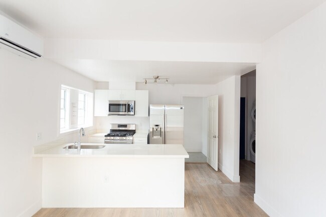 Photo - 1350 N Alta Vista Blvd Unit 1350