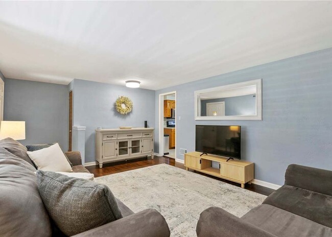 Photo - 699 Doris Dr