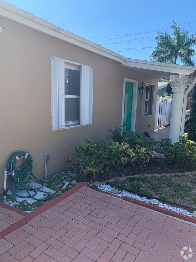 Building Photo - 441 NW 14th Way Rental