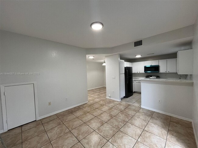 Building Photo - 919 SE 16th Ct Rental