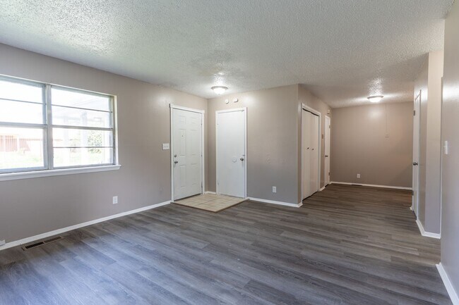 Photo - Tulsa Duplex Unit 6309 S Owasso Ave