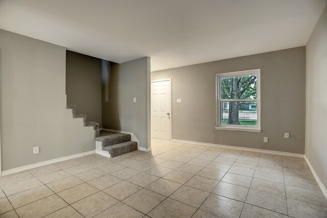 Building Photo - 10004 Westview Dr Unit 2 Rental