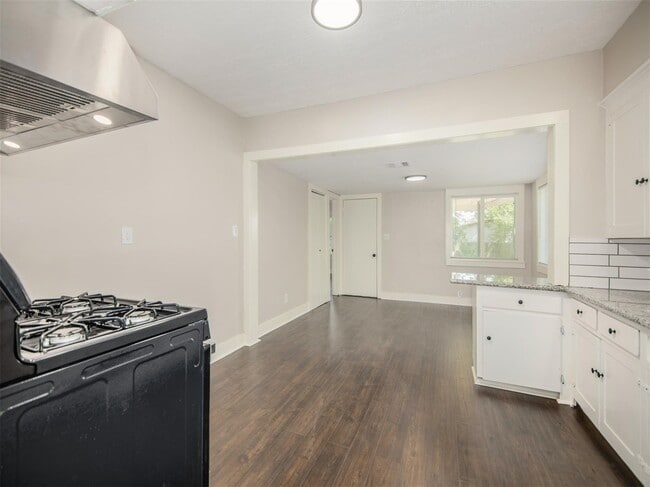 Photo - 319 N Cochran St