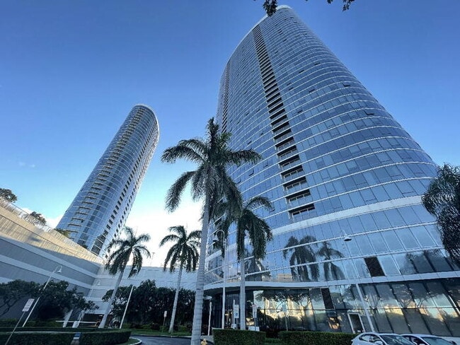 Building Photo - To register for the showing time below, note the 4 digit code: 5316 and click "APPLY NOW."(mobile...