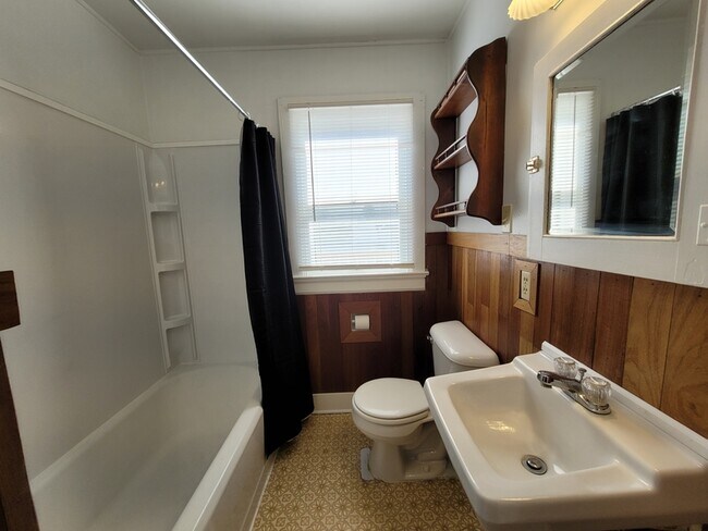 Photo - 202 W State St