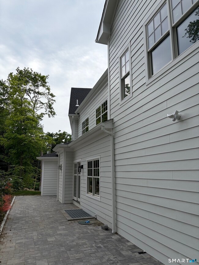 Photo - 145 River St