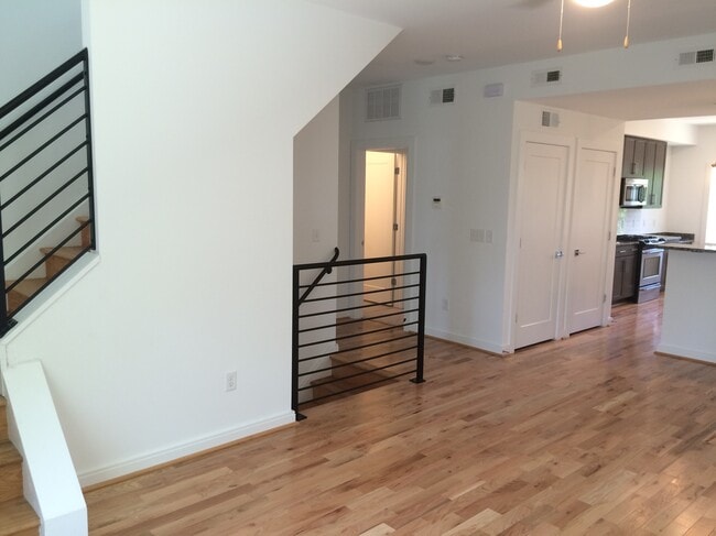 Photo - 1104 Perry St Unit B