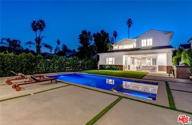 Photo - 4710 Noeline Ave