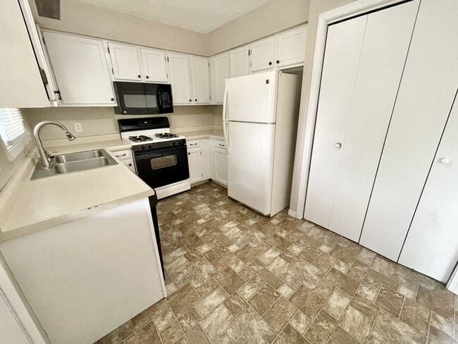 Photo - 105 Colony Dr