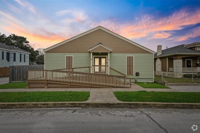 Building Photo - 3328 Bernardo De Galvez Ave Rental