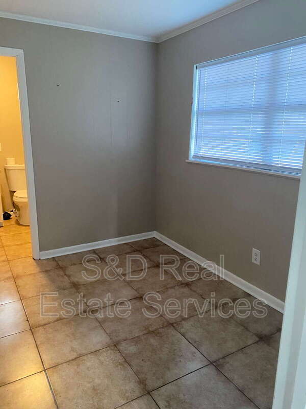 Photo - 407 Ave A SE