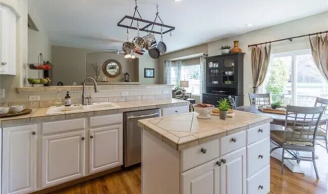 Photo - 1333 Lookout Springs Dr