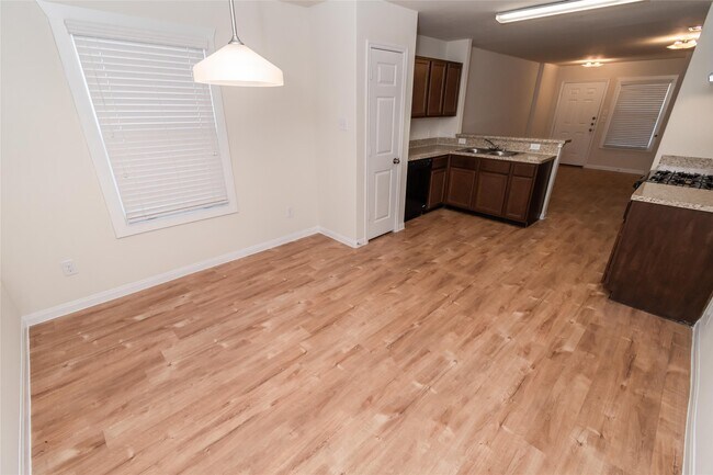 Photo - 6209 Heffernan St