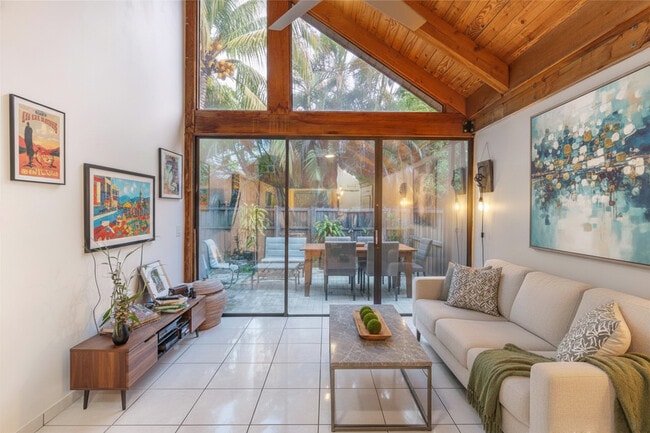 Photo - 497 N University Dr