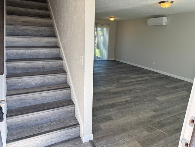 Photo - New 2 bed 1 1/2 bath duplex in Springfield!