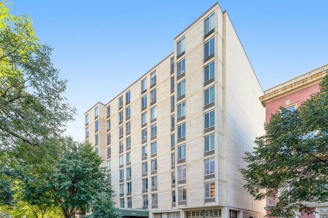 Photo - 1800 R St NW