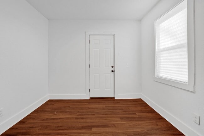 Photo - 3156 Powell Ave