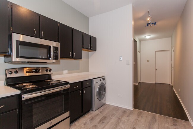 Photo - 727 W Cornelia Ave Unit 729 3