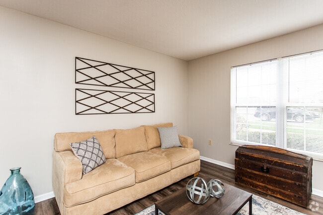 2BR, 2BA - 950 SF