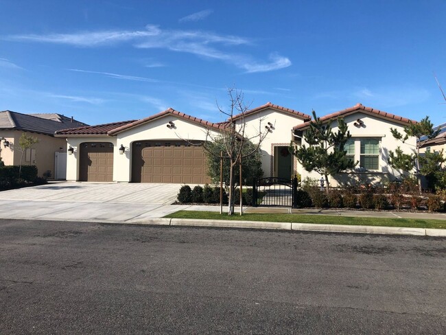 Photo - LIKE NEW WINDERMERE SEVEN OAKS HOME - READ...