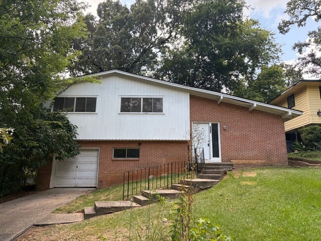 Building Photo - 3425 Sunset Dr