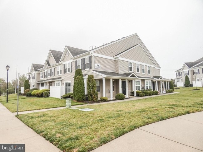 Building Photo - 2105 Lexington Mews