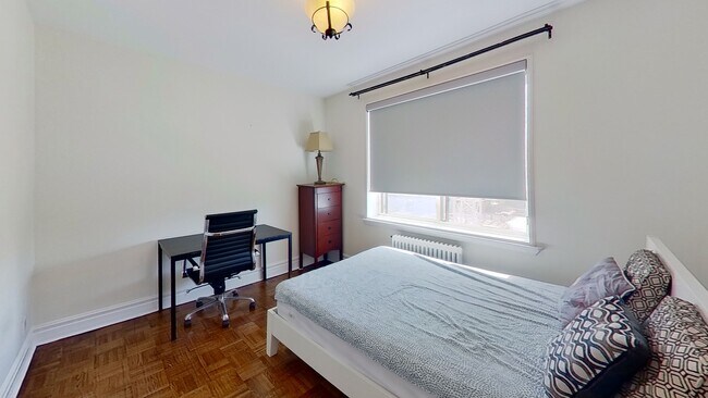 Building Photo - 710 Spadina Ave. Unit 403
