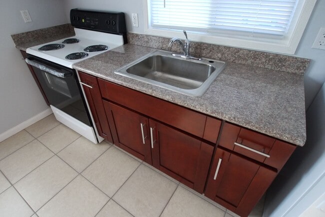 Renovated 2 Bedroom, on San Pablo Ave, in ... - Renovated 2 Bedroom, on San Pablo Ave, in ... Apartment Unit 12448-C