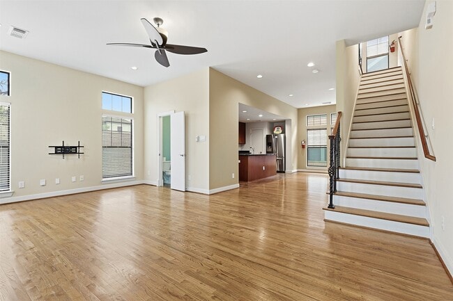 Photo - 1719 Welch St