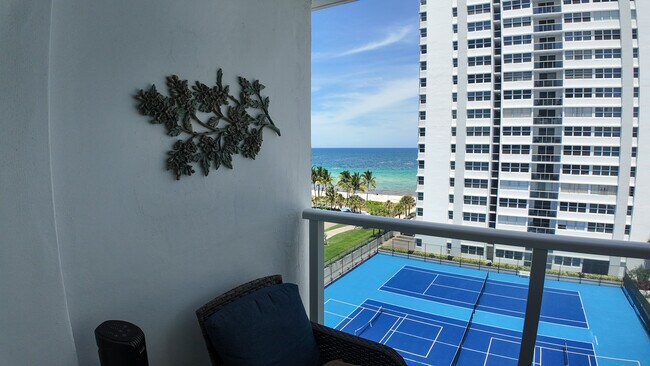 Building Photo - 1880 S Ocean Dr Unit 807