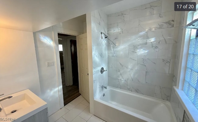 Photo - 825 Helmsdale Rd Unidad Upper