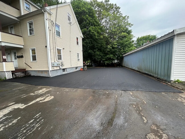 Photo - 3 Hanover St Unit 2R Housemates