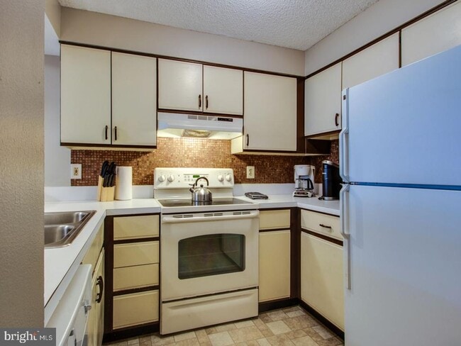 Building Photo - 36011 Condo Dr Unit 102