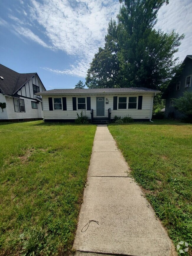 Building Photo - Spacious Four Bedroom Two Bath Home in Ben...