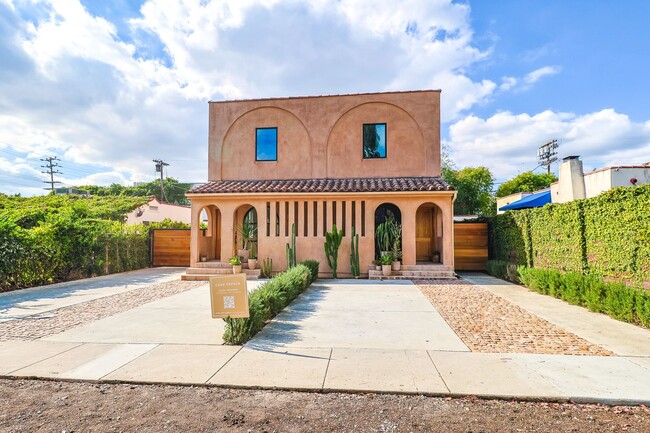Building Photo - Beautiful 4 Bed House!