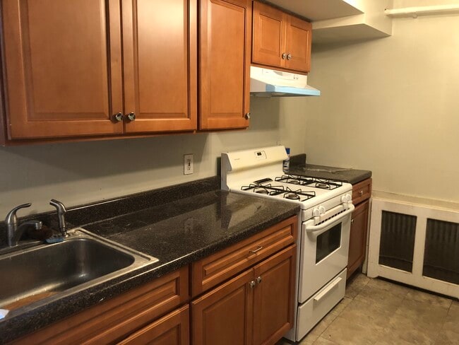 Kitchen - 132 Voss Ave Unit 1