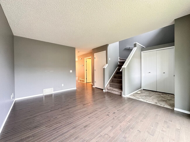 Photo - 9432-9211 211 St NW