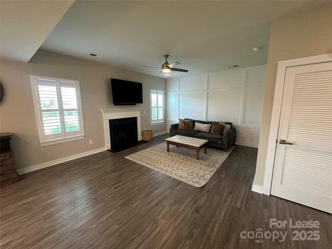 Photo - 1539 Spruce Ln