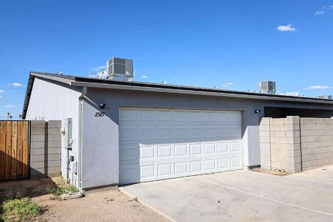 Building Photo - 2527 E Broadway Rd Rental