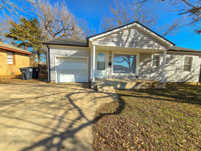 3 Bedroom Home in Shawnee - 3 Bedroom Home in Shawnee