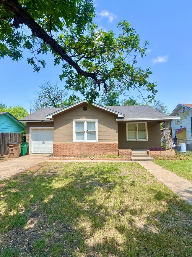 Coming Soon! Cozy 2-Bedroom Home w/ Fenced... - Coming Soon! Cozy 2-Bedroom Home w/ Fenced...