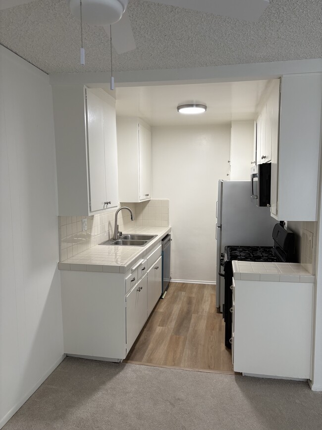 Cocina - 11168 Camarillo St Unidad #8