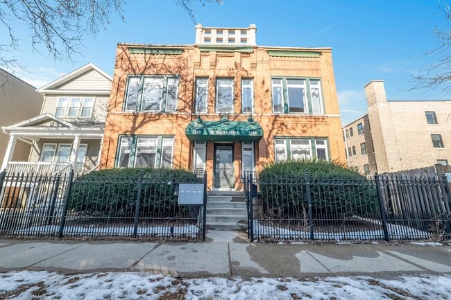 Building Photo - 3208 W Wabansia Ave Unit 2E