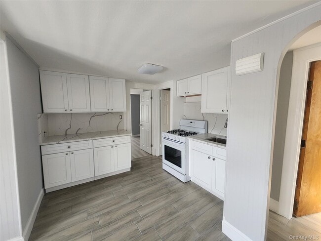 Building Photo - 82-03 Myrtle Ave Unit 3U