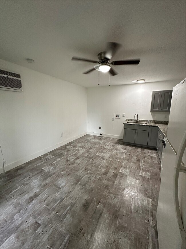 1405 Miles St Unit 7